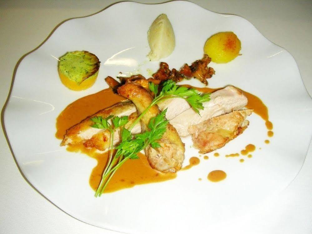 Hotel Logis Restaurant De La Poste Pontgibaud