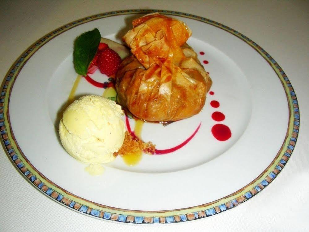 Logis Restaurant De La Poste Hotel Pontgibaud